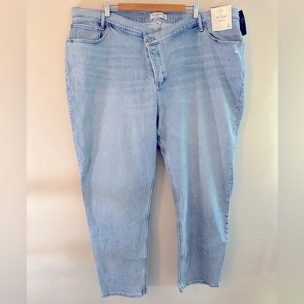 NWT Abercrombie & Fitch - The Dad Jean 24w SHORT